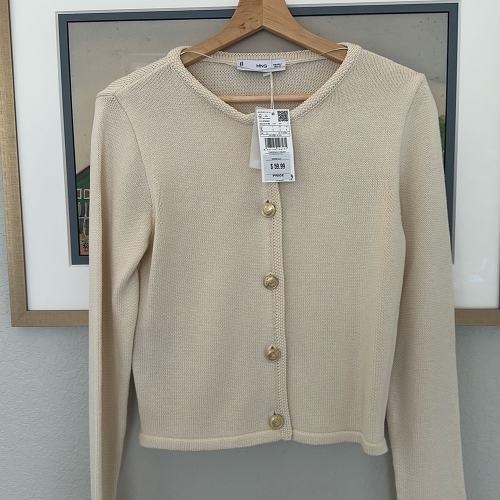 NWT Mango Knitted cardigan with jewel button